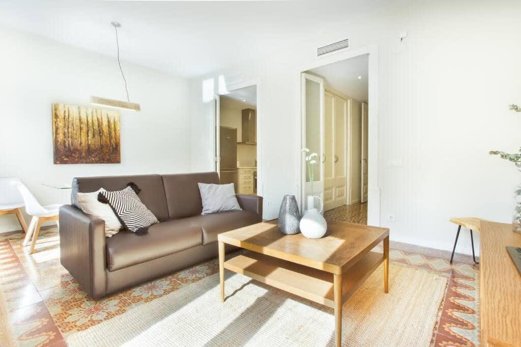 4Bedroom Apart With Balcony In Las Ramblas 3-2 Барселона Экстерьер фото