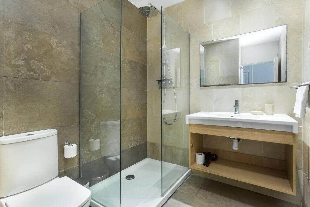 4Bedroom Apart With Balcony In Las Ramblas 3-2 Барселона Экстерьер фото